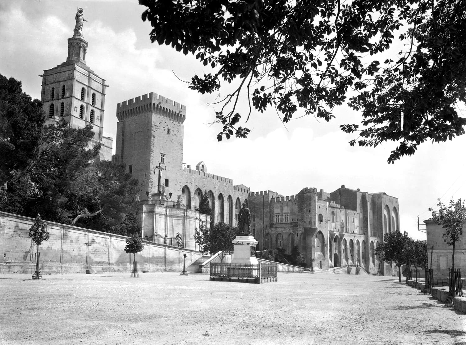 image de gauche